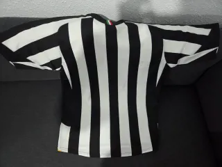Camiseta Juventus Negra y Blanca