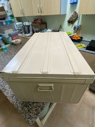 Baúl metálico todoterreno beige