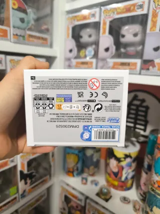 Funko Pop! Pikachu 553 Pokémon Diamond Collection