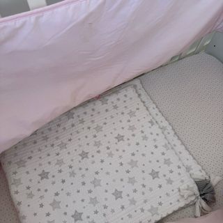 Cuna convertible en escritorio con colchón