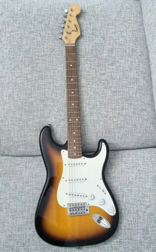 Guitarra Fender Squier Sunburst