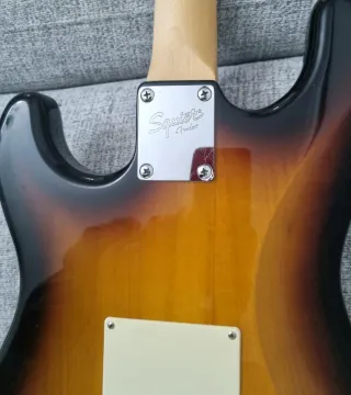 Guitarra Fender Squier Sunburst