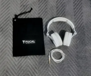 Auriculares Focal Blancos y Grises