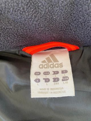 Chaleco acolchado Adidas negro con capucha