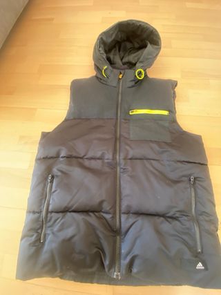 Chaleco acolchado Adidas negro con capucha
