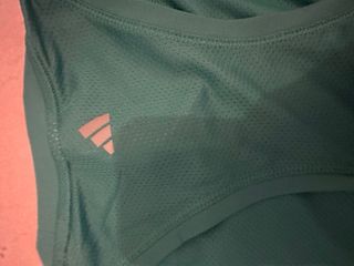 Camiseta deportiva Adidas verde – talla M – nueva