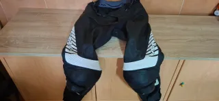 ¡Chaqueta y pantalón de piel Macna para motorista!