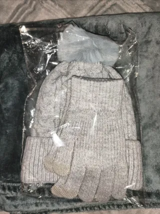 Gorro y guantes táctiles grises