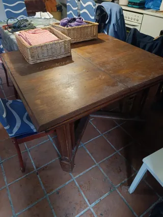 Mesa de comedor extensible de madera