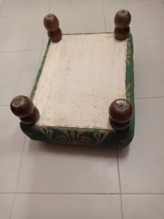 Reposapiés de tela con diseño floral