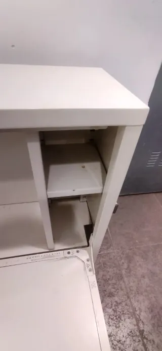 Escritorio Metálico Colgante Ikea PS Beige.