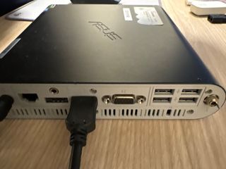 Mini PC Asus EeeBox compatto e silenzioso