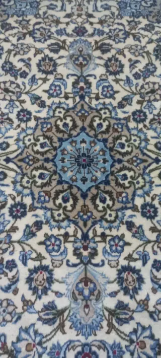 Alfombra persa de lana con diseño floral