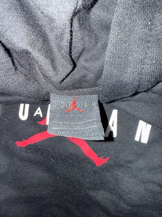 Chandal  Jordan Negra talla  13-15años