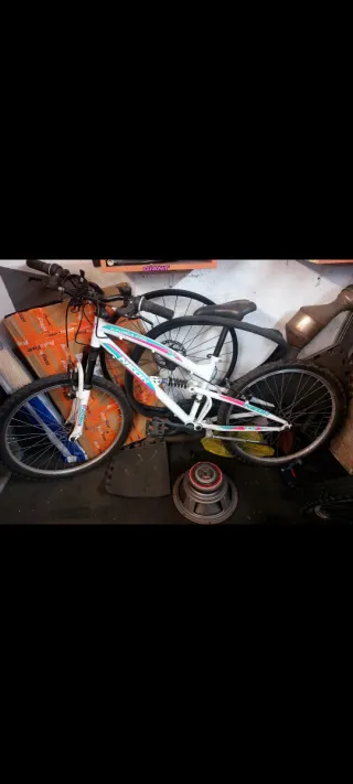 Bicicleta infantil blanca