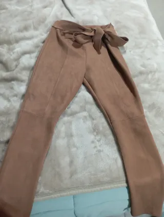 Pantalón marrón con cinturón