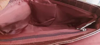 Borsa bordeaux con portafoglio e portatessere