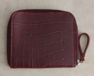 Borsa bordeaux con portafoglio e portatessere