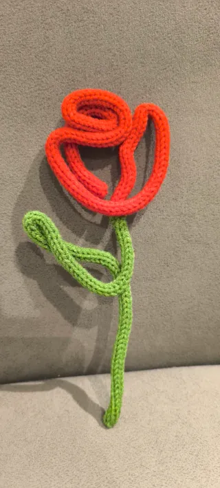 Flor de Tricotin Roja y Verde