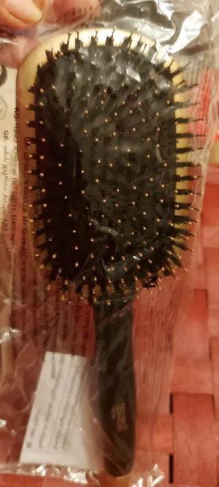 Spazzola piatta Avon per capelli