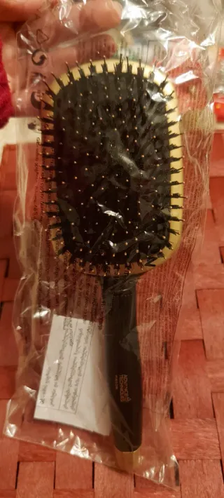 Spazzola piatta Avon per capelli