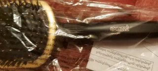 Spazzola piatta Avon per capelli