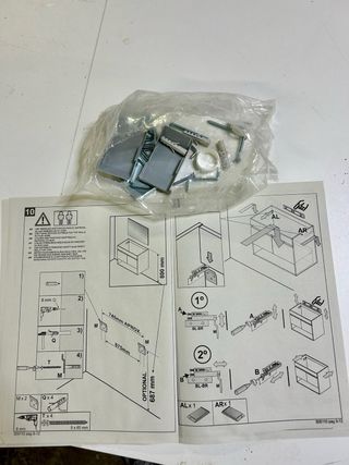 A ESTRENAR. MUEBLE DE BAÑO SUSPENDIDO CON ESPEJO