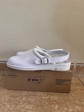 Zapatos zuecos D'KEL Blancos sanitarios