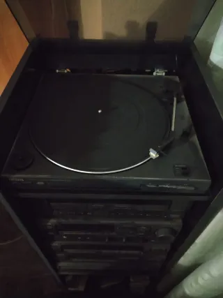 Equipo Aiwa con tocadiscos