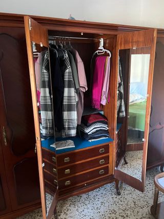 Armario grande de madera