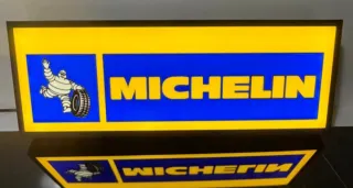N 44 Cartel luminoso Michelin
