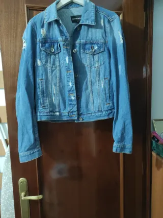 Cazadora vaquera Stradivarius azul