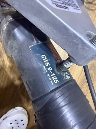 Amoladora Bosch GWS 9-125 con soporte