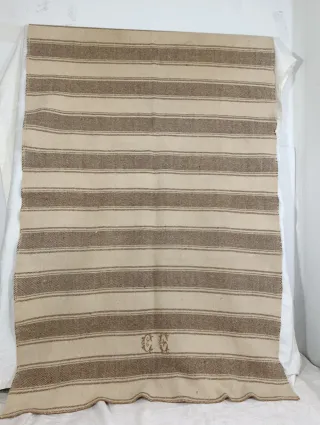 MUY ANTIGUA MANTA DE LANA INDUMENTARIA