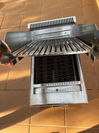 Parrilla/ Barbacoa de piedra volcánica