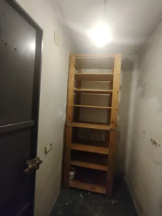 Plaza de garaje con trastero