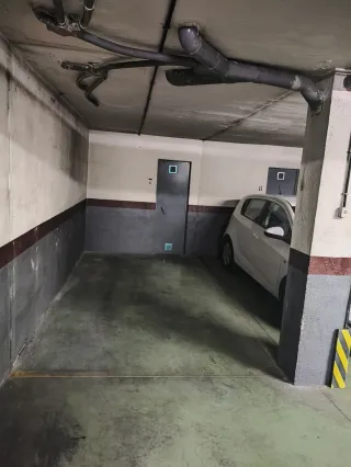 Plaza de garaje con trastero