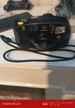 Cámara Minolta Riva Zoom Pico 38-60mm