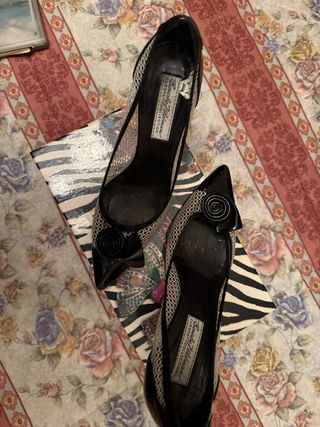 Zapatos Beverly Feldman Beige y Negro Talla 38