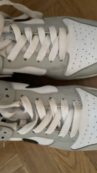 Nike Dunk Low Gris y Blanco