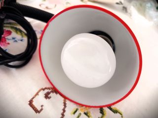 Lampada da scrivania con morsetto rossa e nera