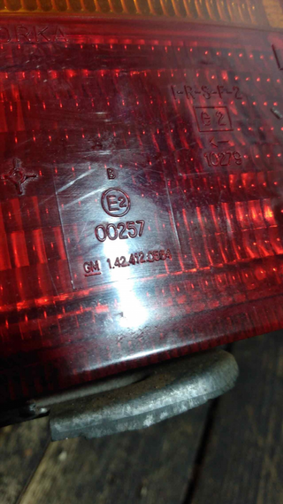 PILOTO TRASERO IZQUIERDO OPEL KADETT E LS Ber