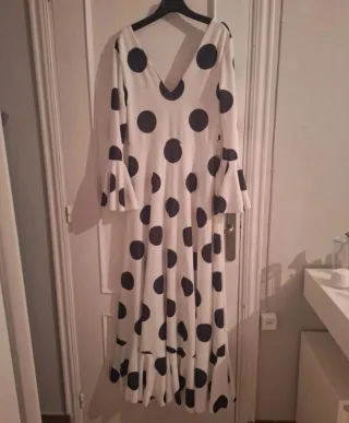 Bata flamenca lunares blanco y negro