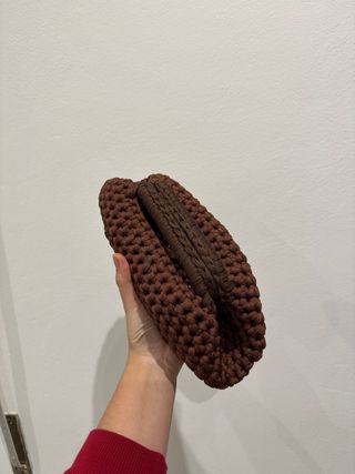 Pochette uncinetto fatta a mano marrone