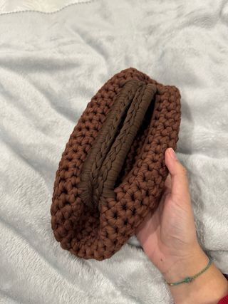 Pochette uncinetto fatta a mano marrone