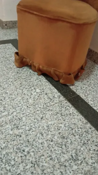 2 Sillas Marrones Tapizadas