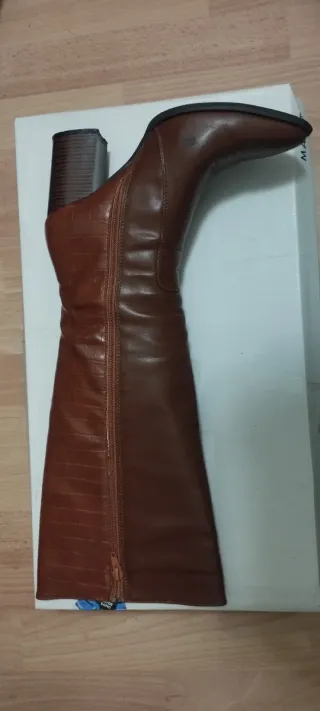 Botas altas Mary Paz talla 38, color Whisky