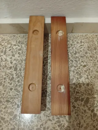 Percheros de madera (2 unidades)