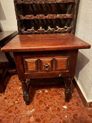 Mesita de noche antigua de madera
