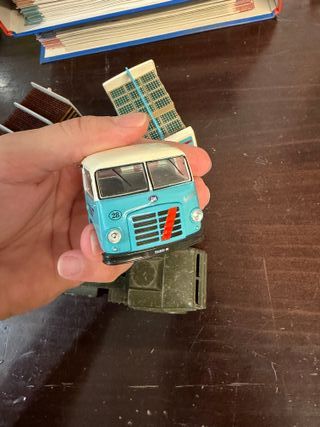 Carcasas de camiones a escala